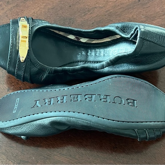 AUTHENTIC BURBERRY BALLERINA FLAT SHOE W/ ADORNED WITH GOLD BUCKLE - Picture 4 of 9